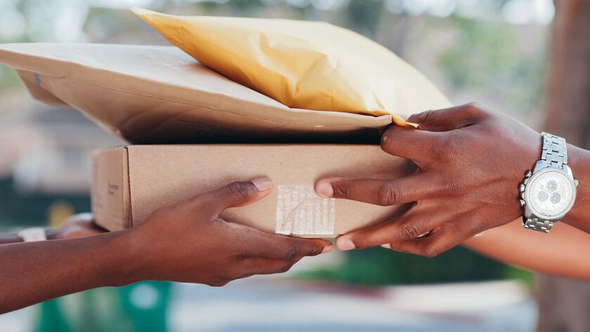 Spedire comodo pacchi, buste e pallet con corriere