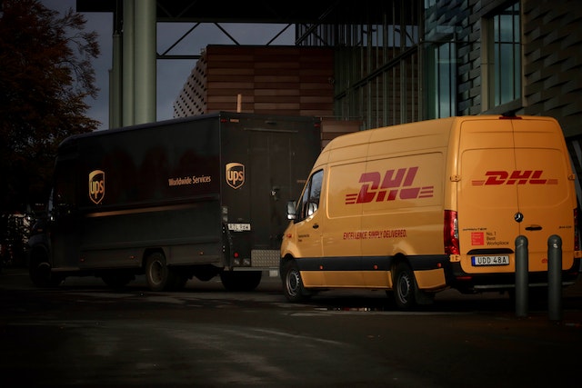 Spedire documenti con DHL