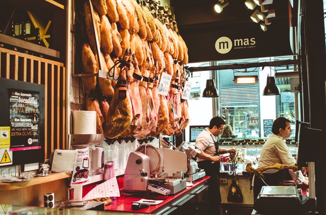 Spedire salumi sottovuoto: quanto durano?